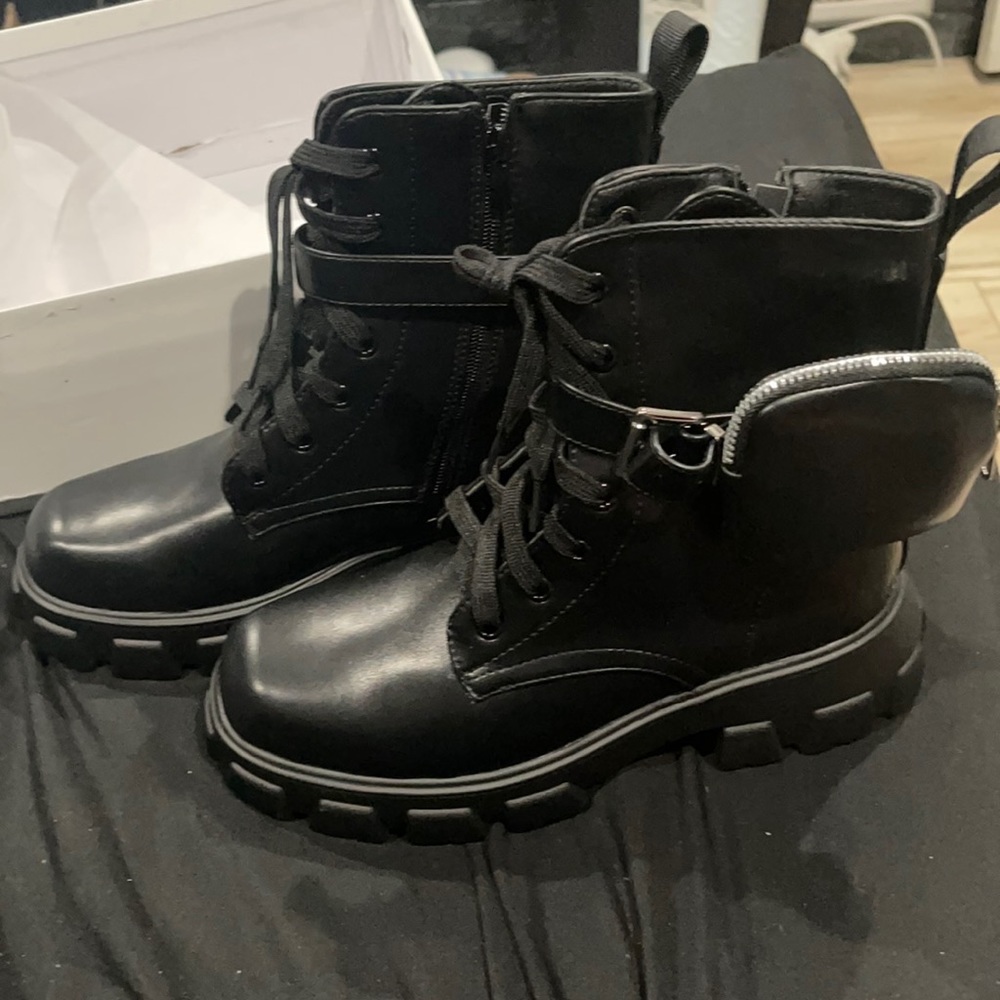 Black combat boots USA 8 size. Never worn in box